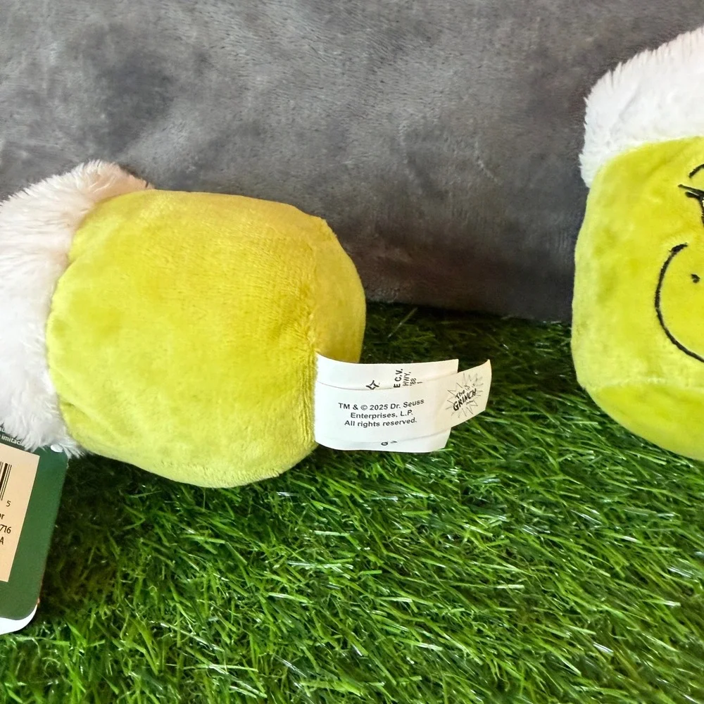 Dr‎ Seuss Grinch Plush in Mug Christmas Santa Hat Collectible Toy